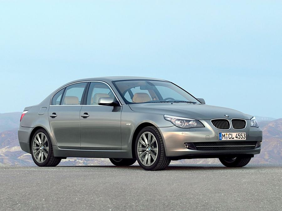  BMW 530i Sedan 2007 года  (фото 1 из 16)